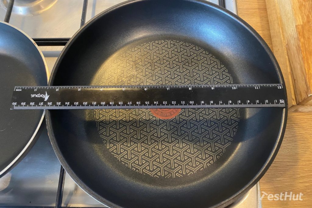 Measuring frying pan