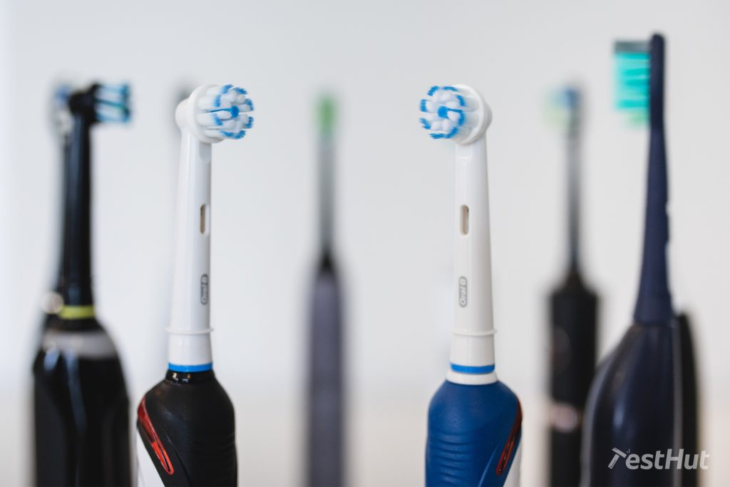Electric toothbrush Oral-B Pro 3000 brush heads