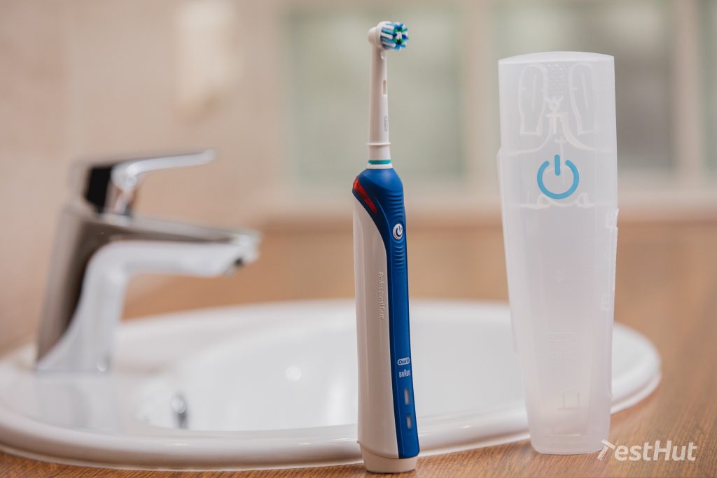 Electric toothbrush Oral-B Pro 3000 sink